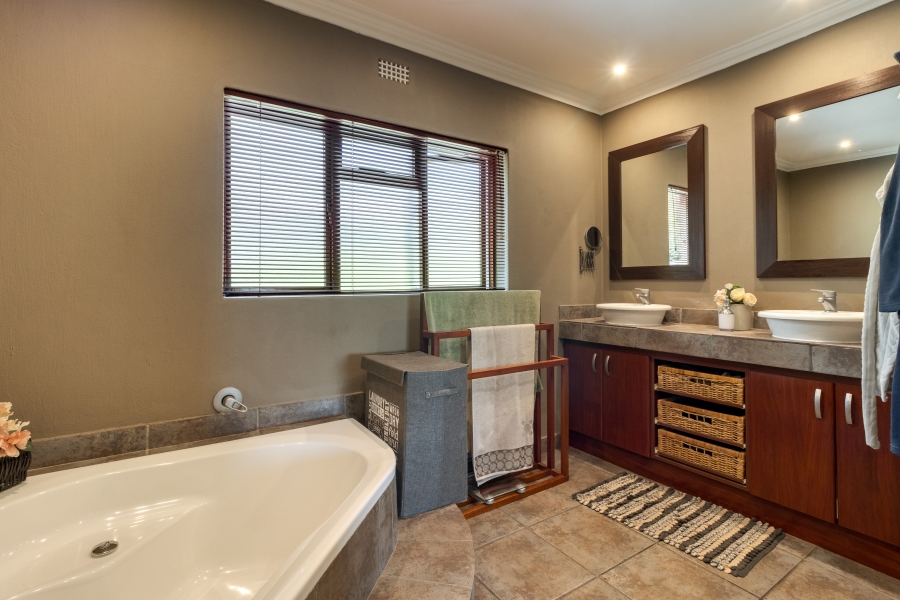 4 Bedroom Property for Sale in Monte Sereno Western Cape